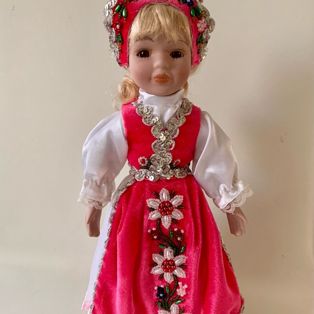 Porcelain Doll - Picture 11 of 11